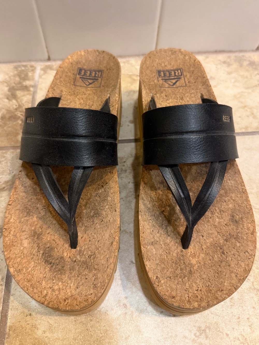 Reef Cushion Lennox Higher. Size 8. Black/Tan.